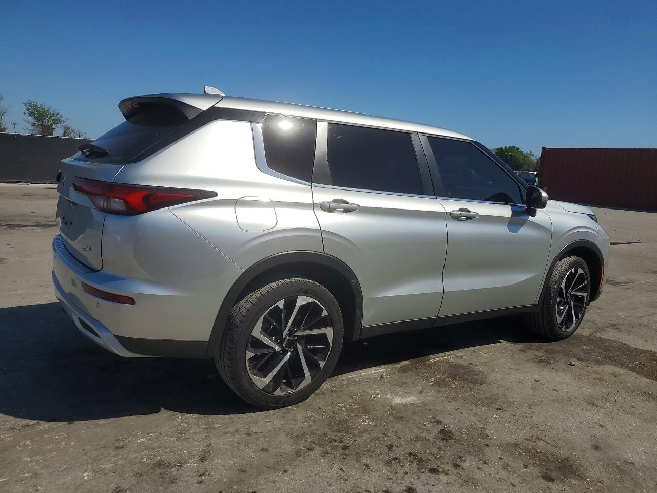 2024 Mitsubishi Outlander Se - zdjęcie 3