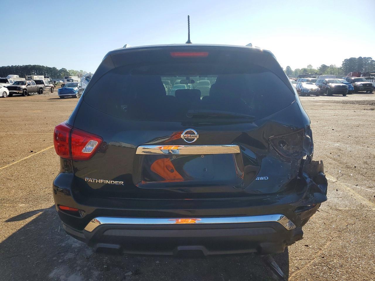 2018 Nissan Pathfinder S - zdjęcie 6