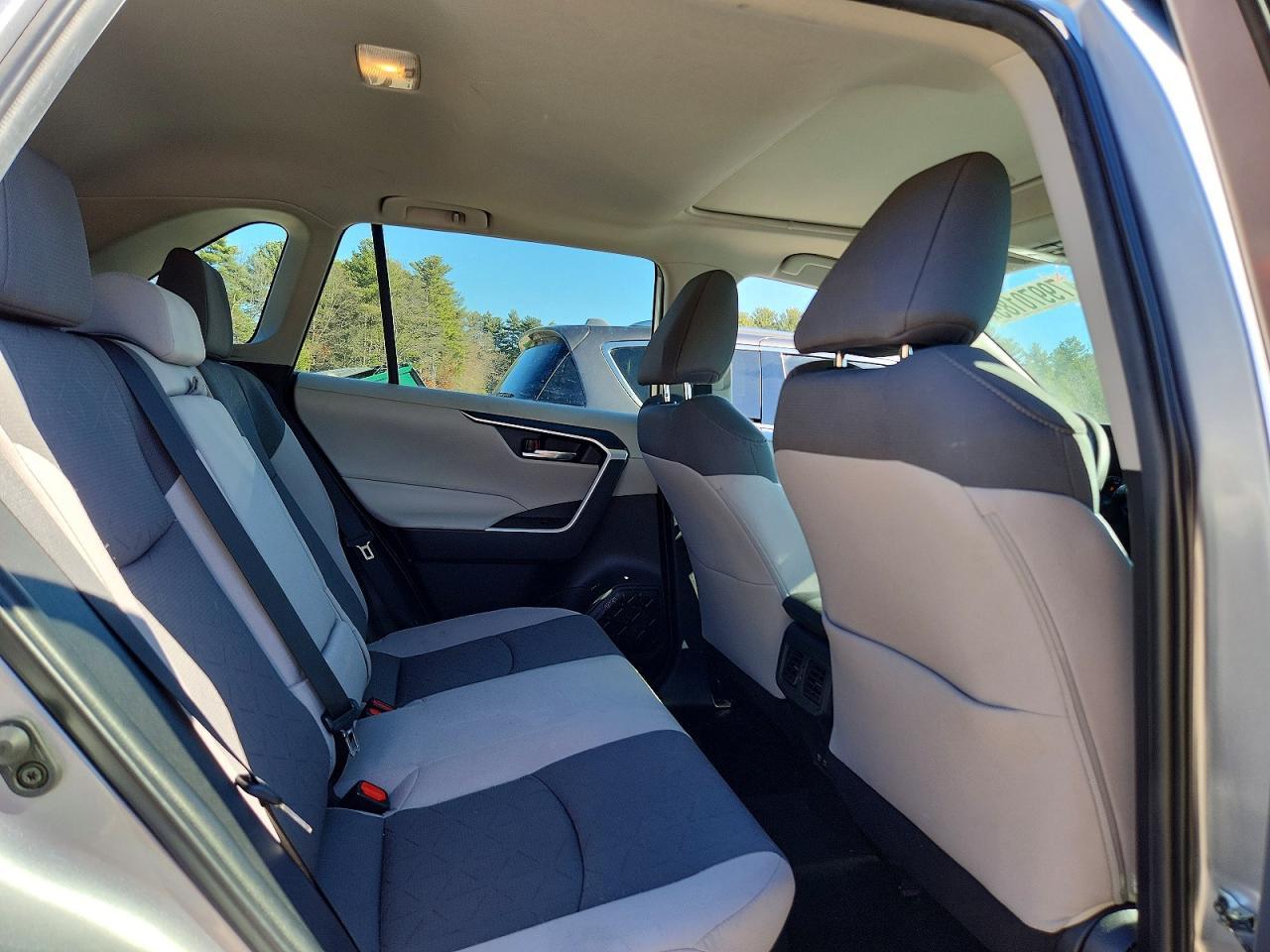 2021 Toyota Rav4 Hybrid Xle - zdjęcie 11