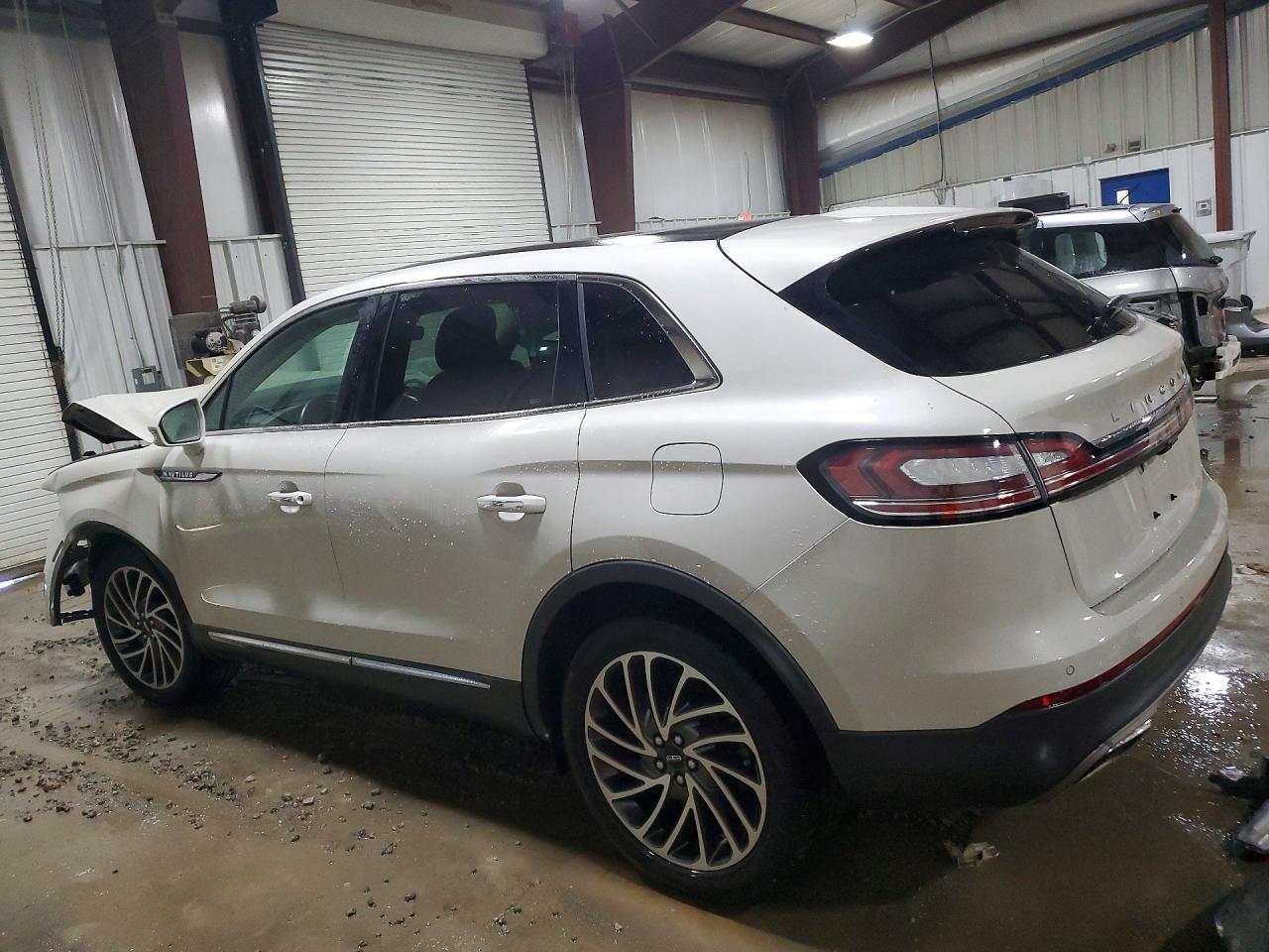 2019 Lincoln Nautilus Reserve - zdjęcie 2