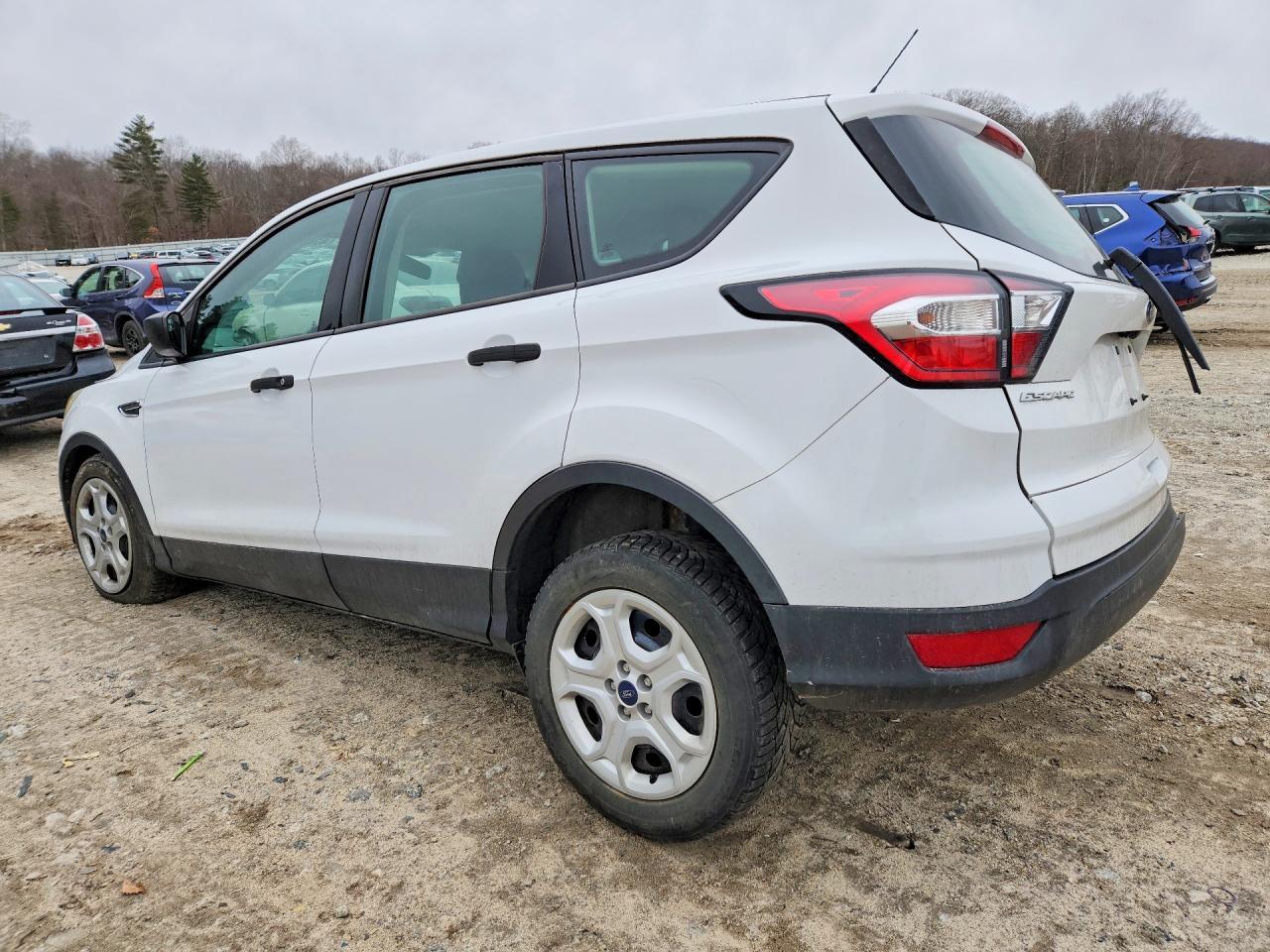 2017 Ford Escape S - zdjęcie 2