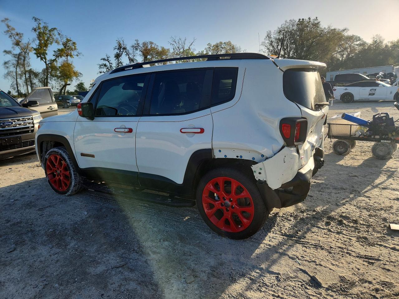 2023 Jeep Renegade Latitude - zdjęcie 2