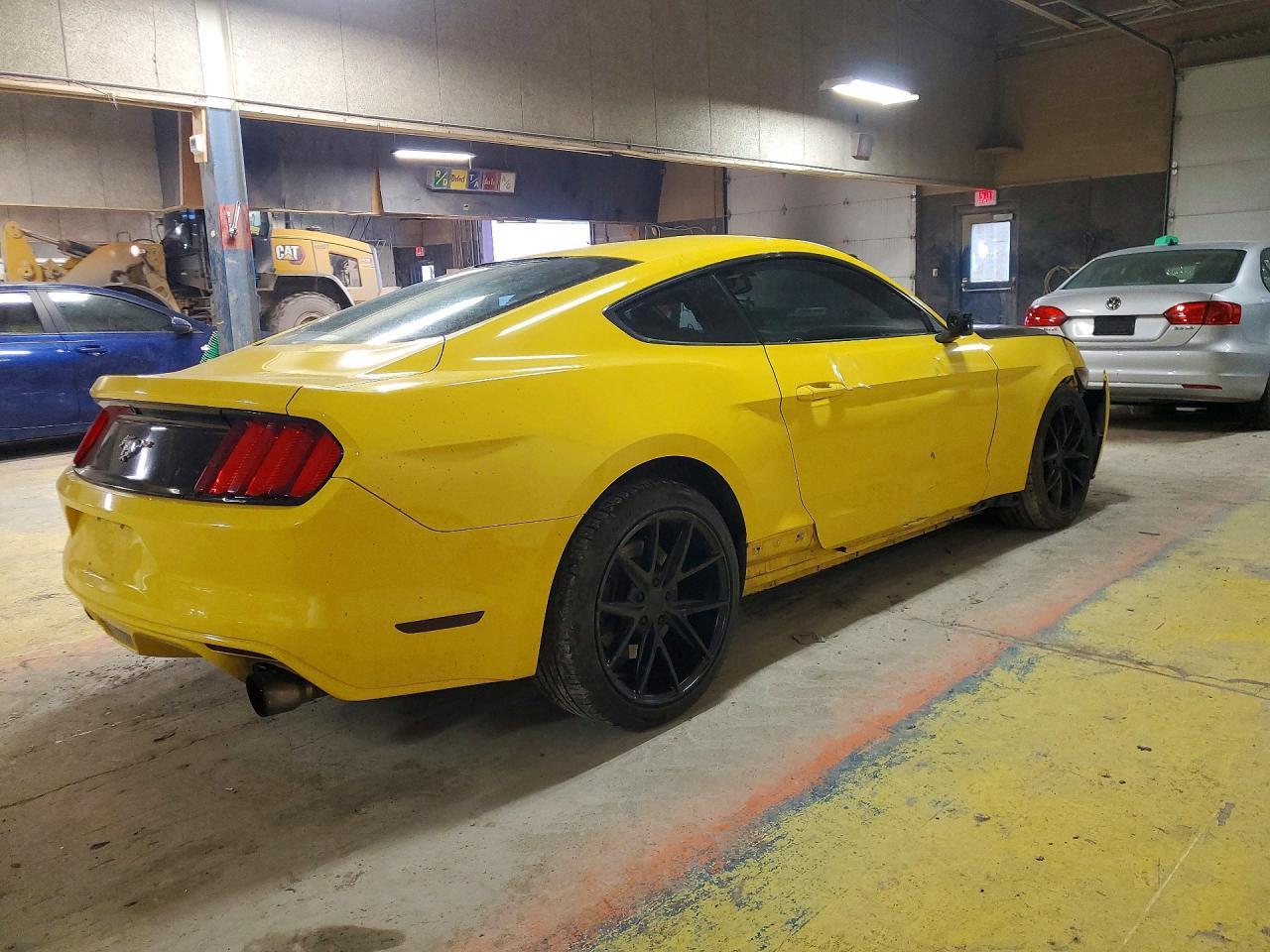 2015 Ford Mustang - zdjęcie 3