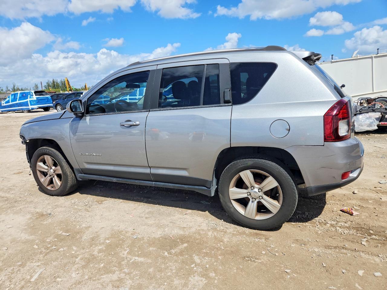 2015 Jeep Compass Latitude - zdjęcie 2