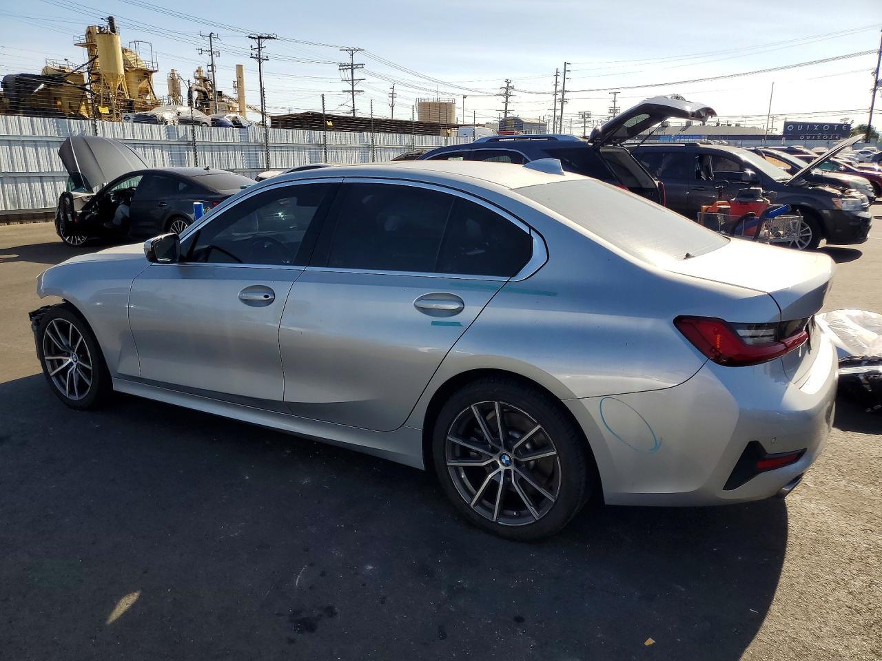 2019 BMW 330I - zdjęcie 2