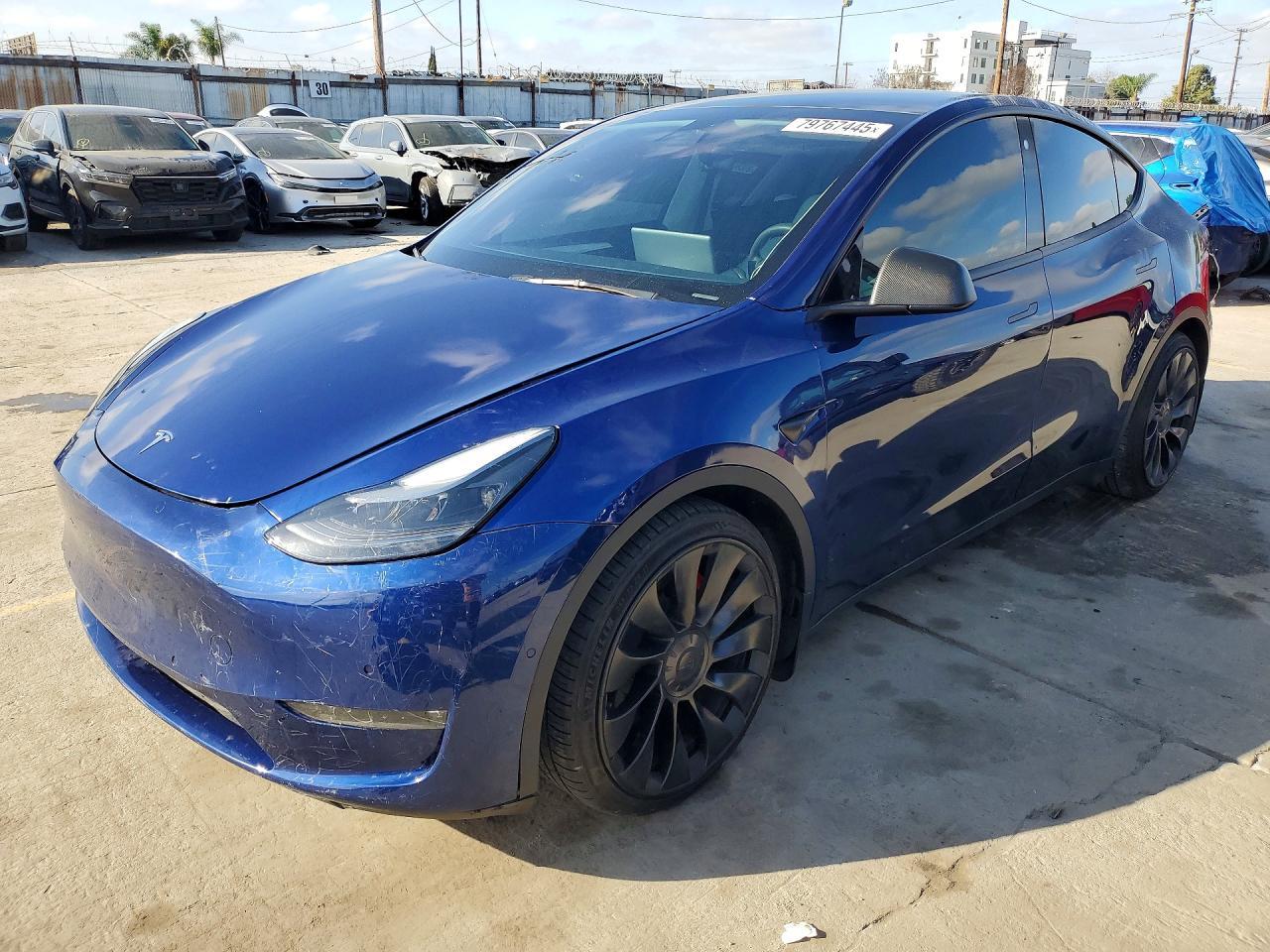 2022 Tesla Model Y - zdjęcie główne