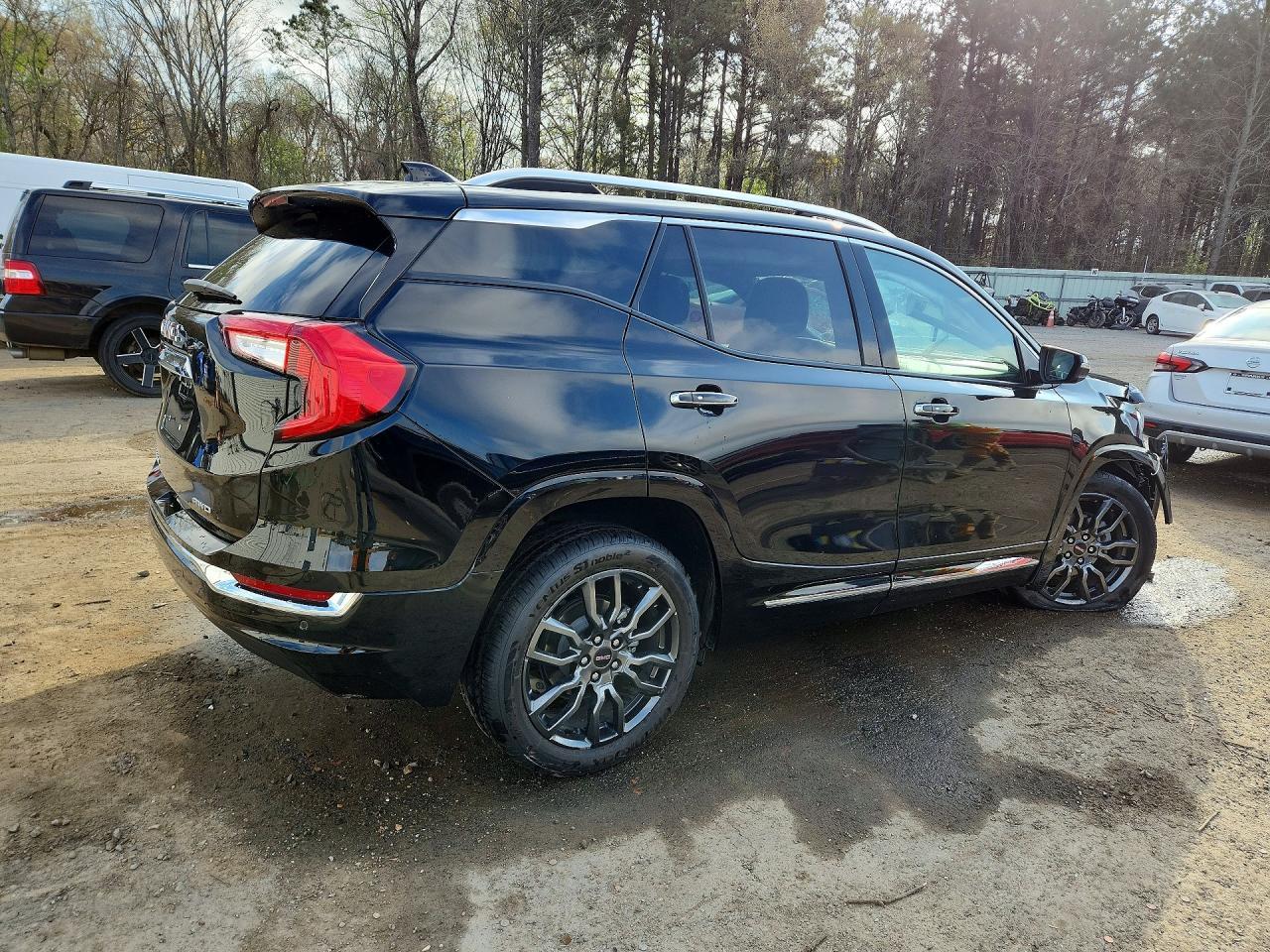 2022 GMC Terrain Denali - zdjęcie 3