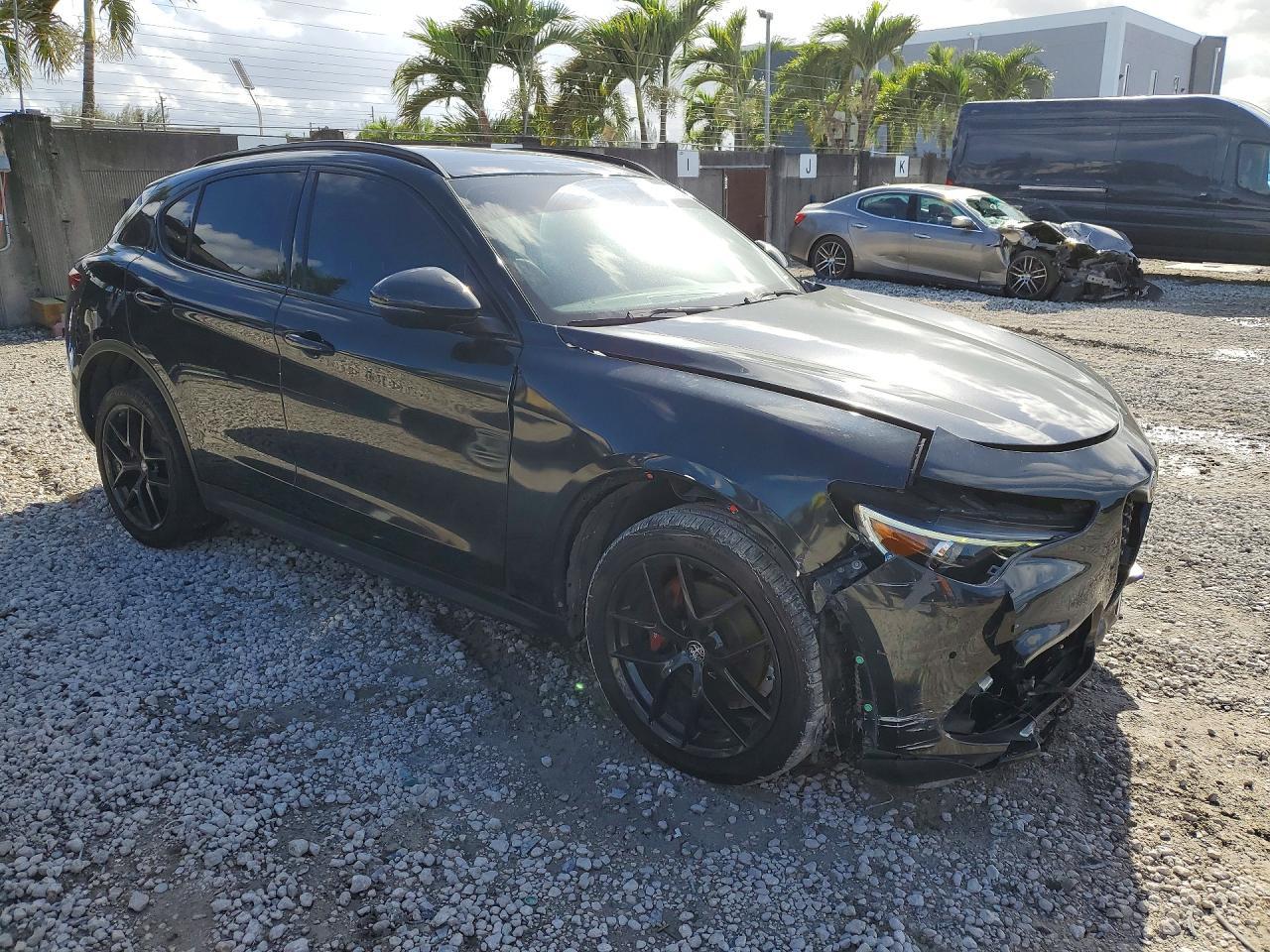 2019 Alfa Romeo Stelvio - zdjęcie 4