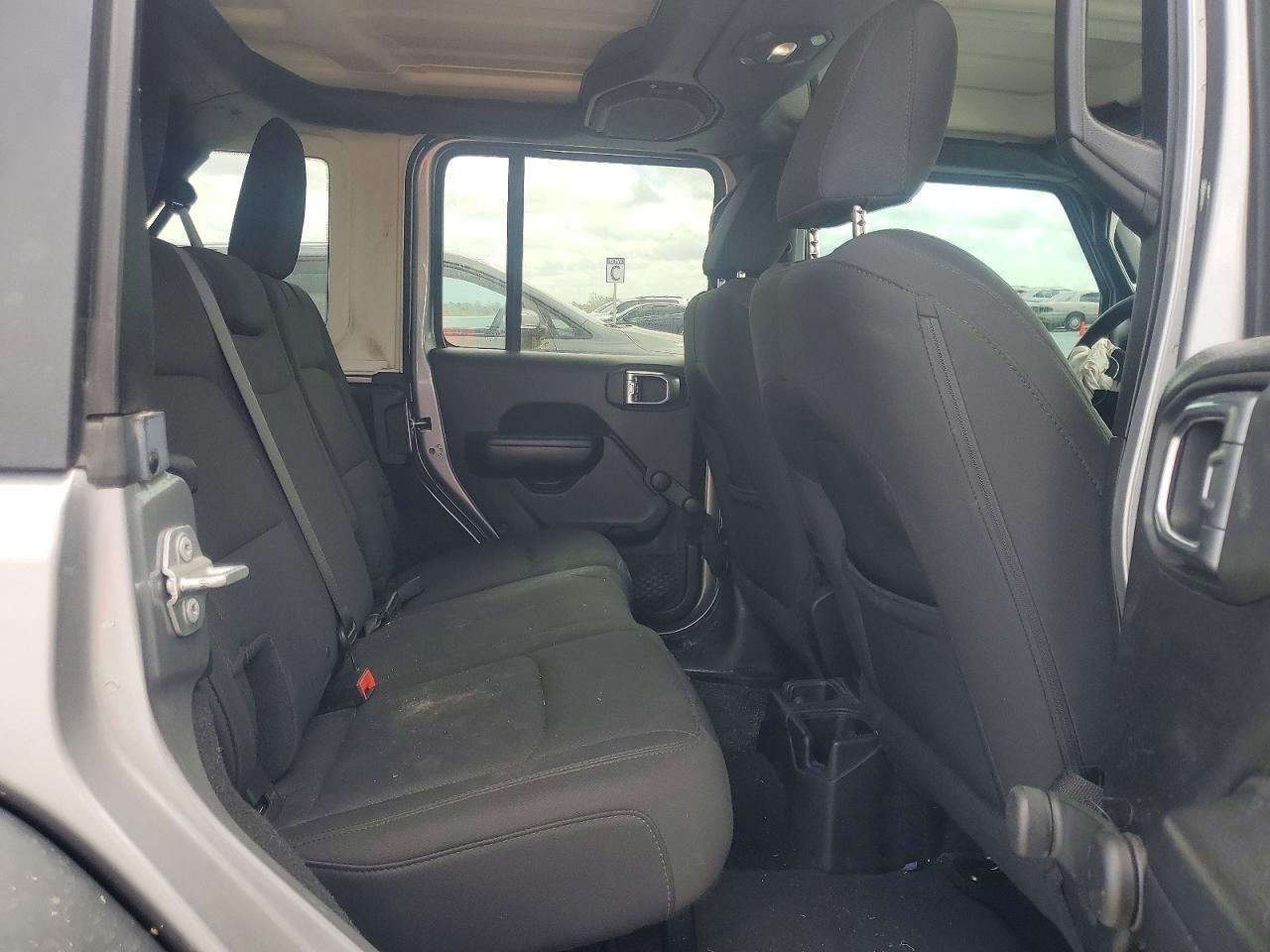 2018 Jeep Wrangler Unlimited Sport - zdjęcie 11