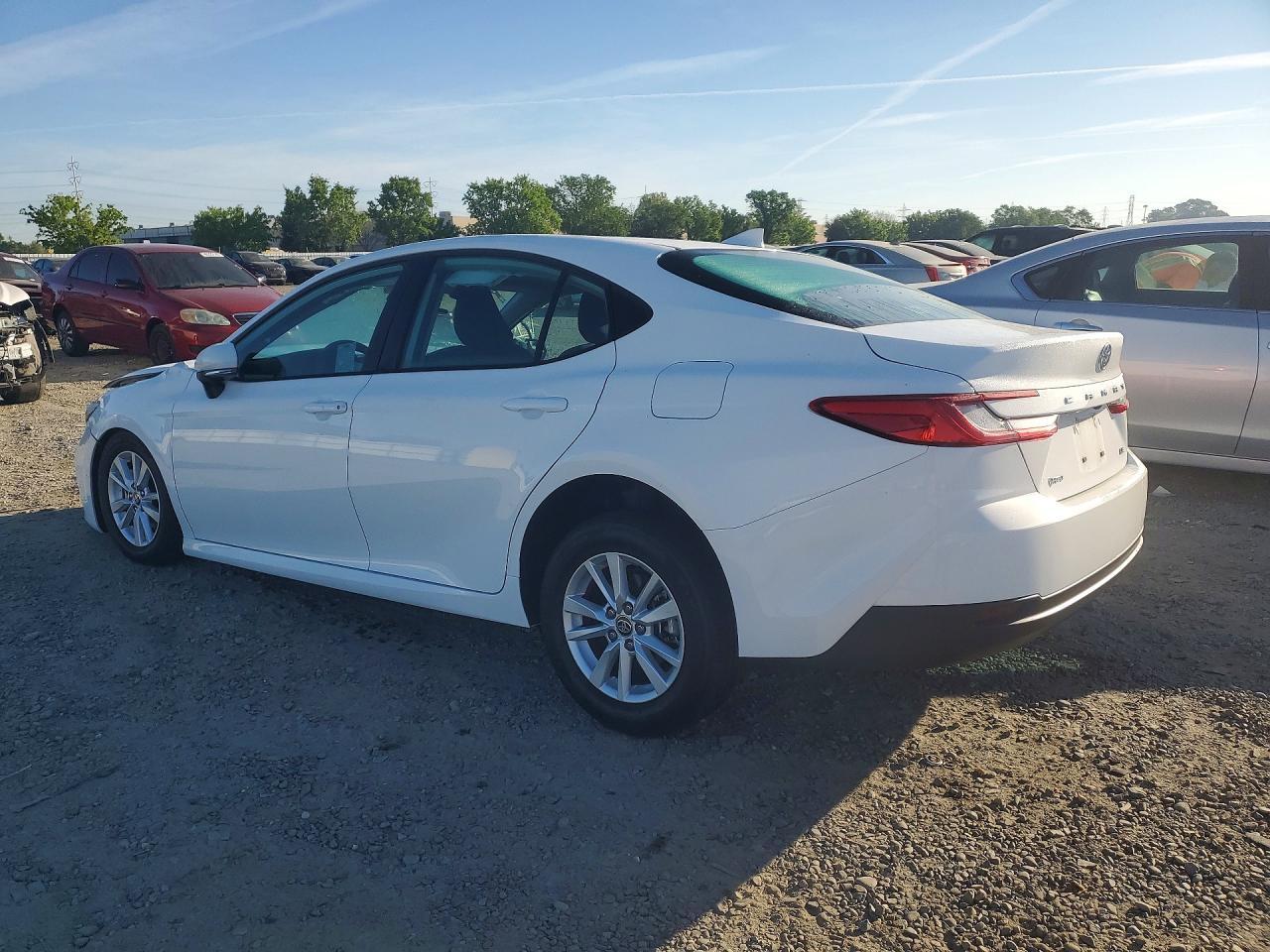 2025 Toyota Camry Le - zdjęcie 2