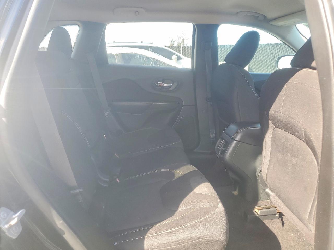 2015 Jeep Cherokee Latitude - zdjęcie 11