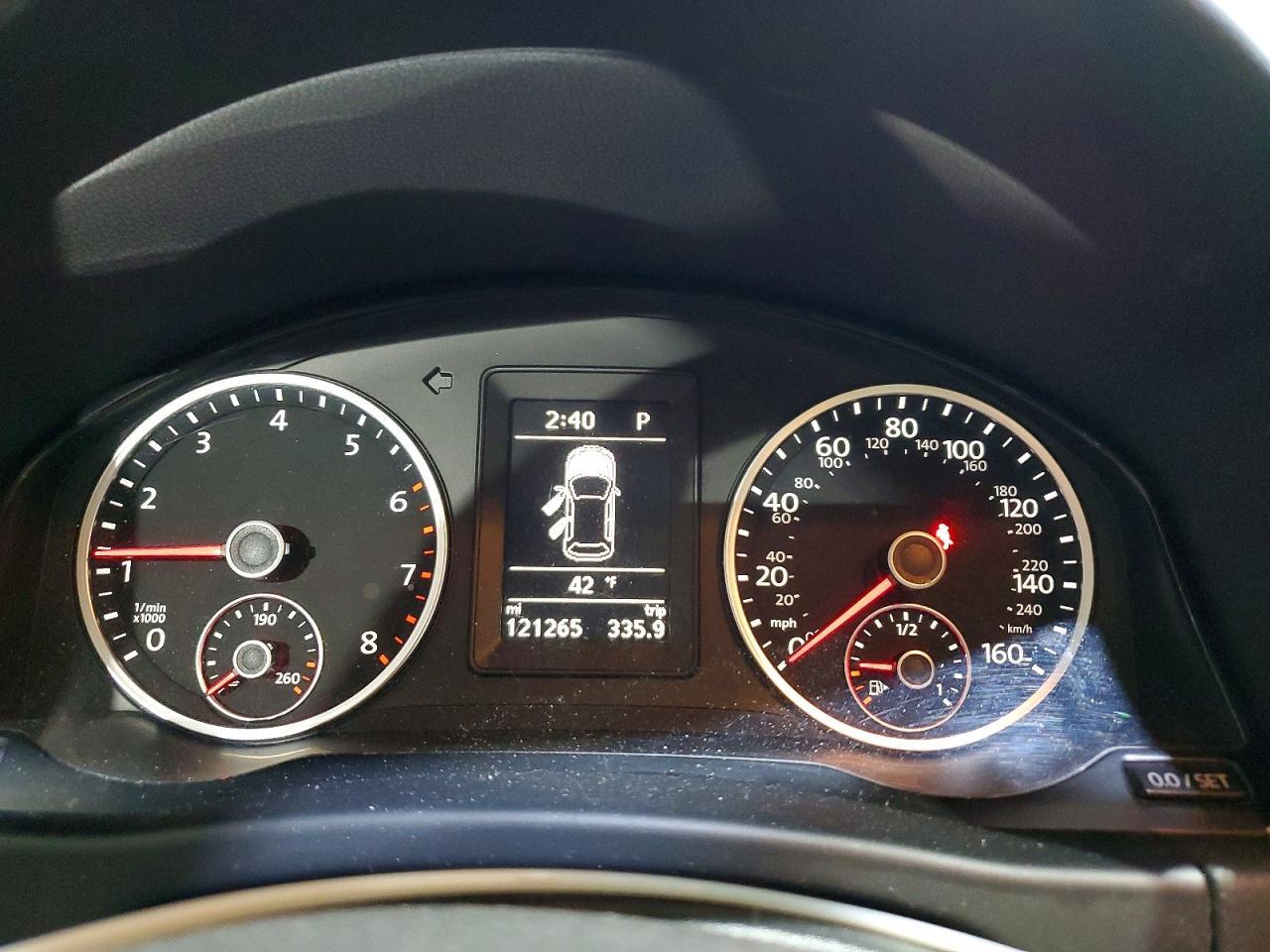 2014 Volkswagen Tiguan S - zdjęcie 9