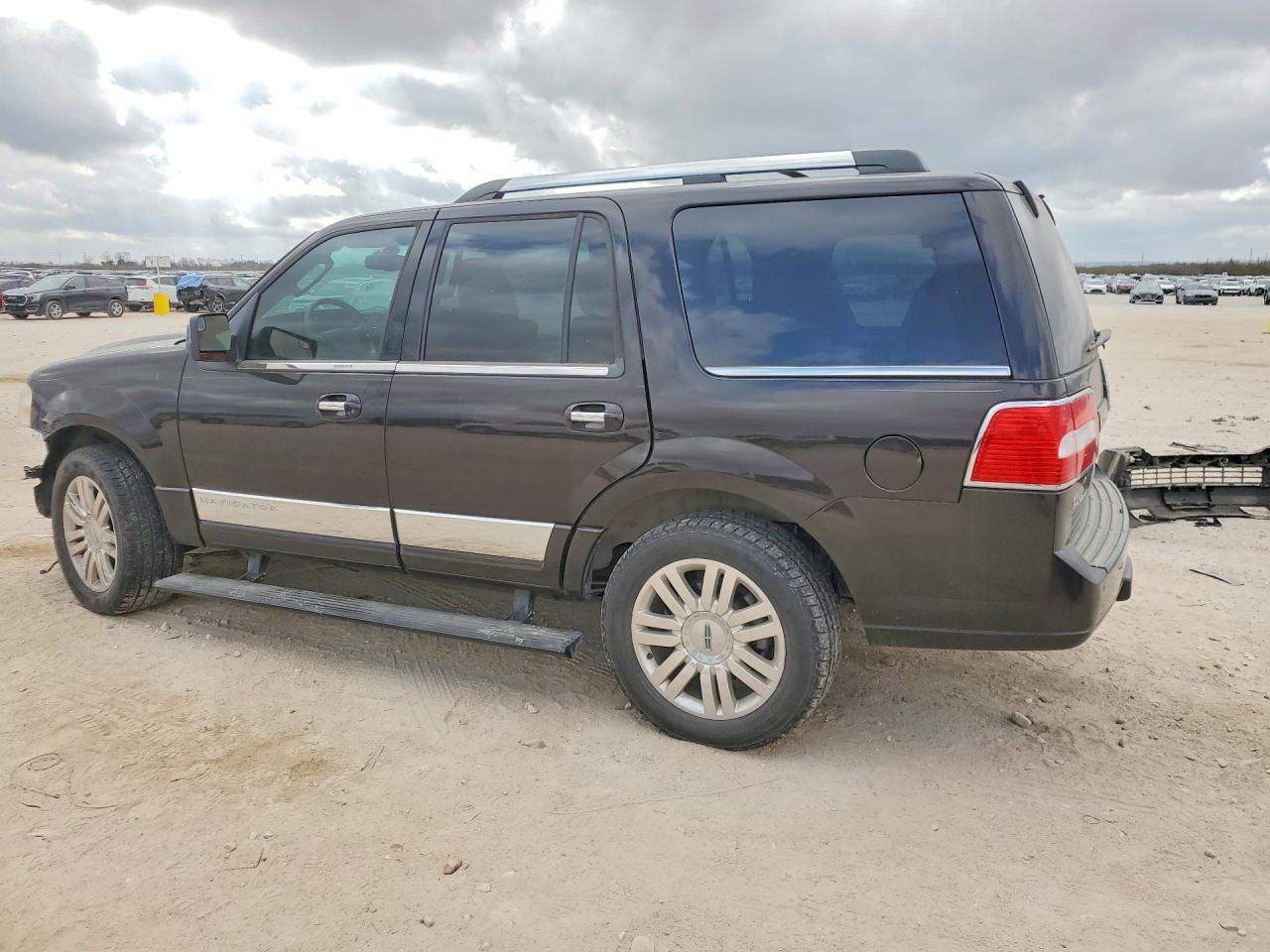 2013 Lincoln Townhouse Navigator - zdjęcie 2