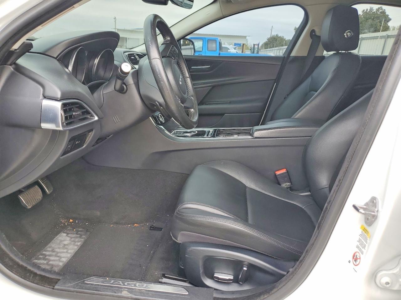 2019 Jaguar Xe - zdjęcie 7