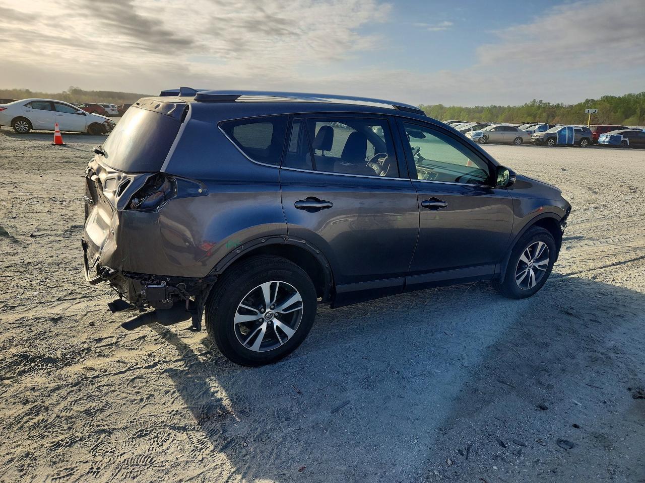 2018 Toyota Rav4 Xle - zdjęcie 3