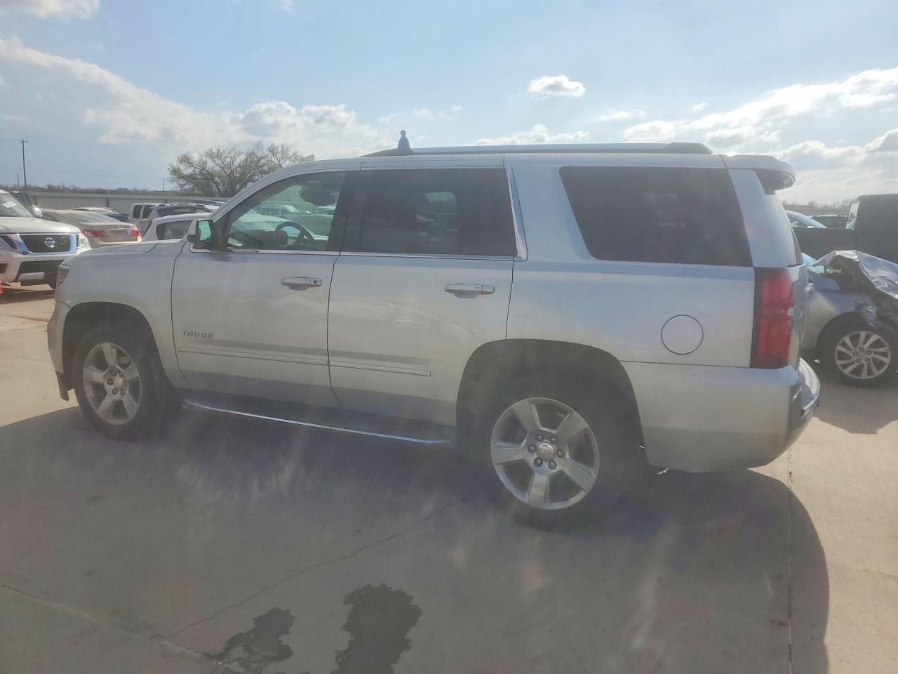 2018 Chevrolet Tahoe C1500 Premier - zdjęcie 2