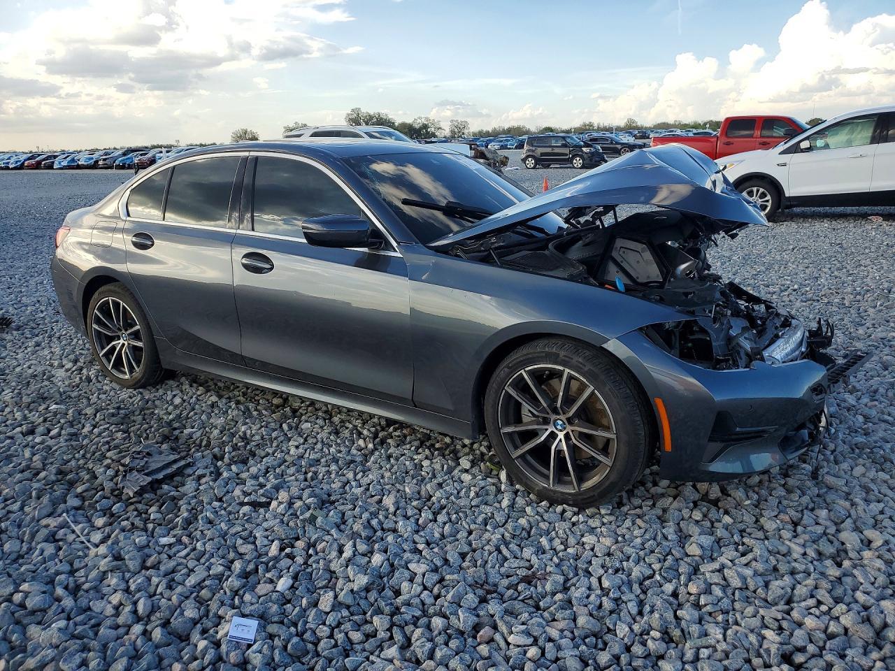 2021 BMW 330I - zdjęcie 4