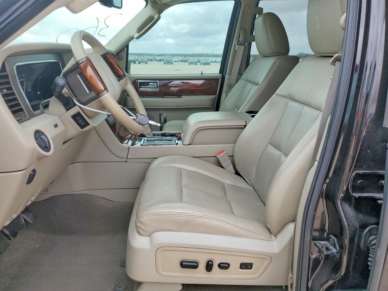 2013 Lincoln Townhouse Navigator - zdjęcie 7