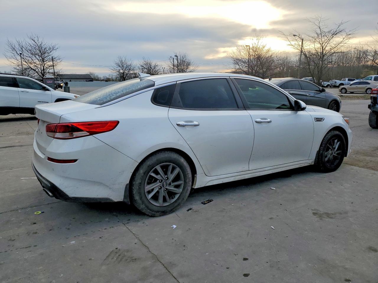 2020 Kia Optima Lx - zdjęcie 3