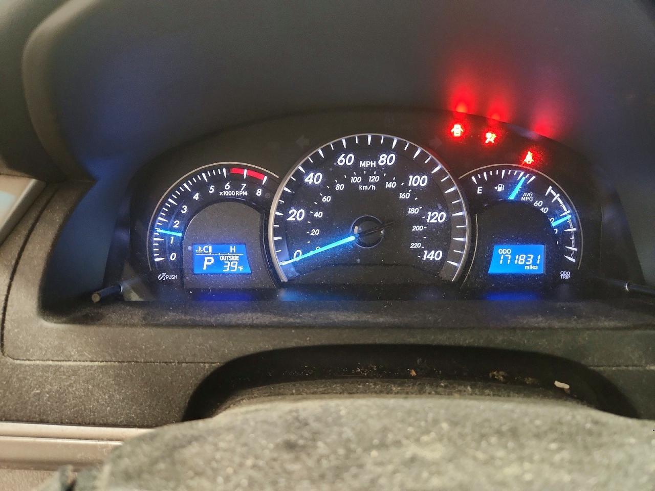 2014 Toyota Camry Le - zdjęcie 9