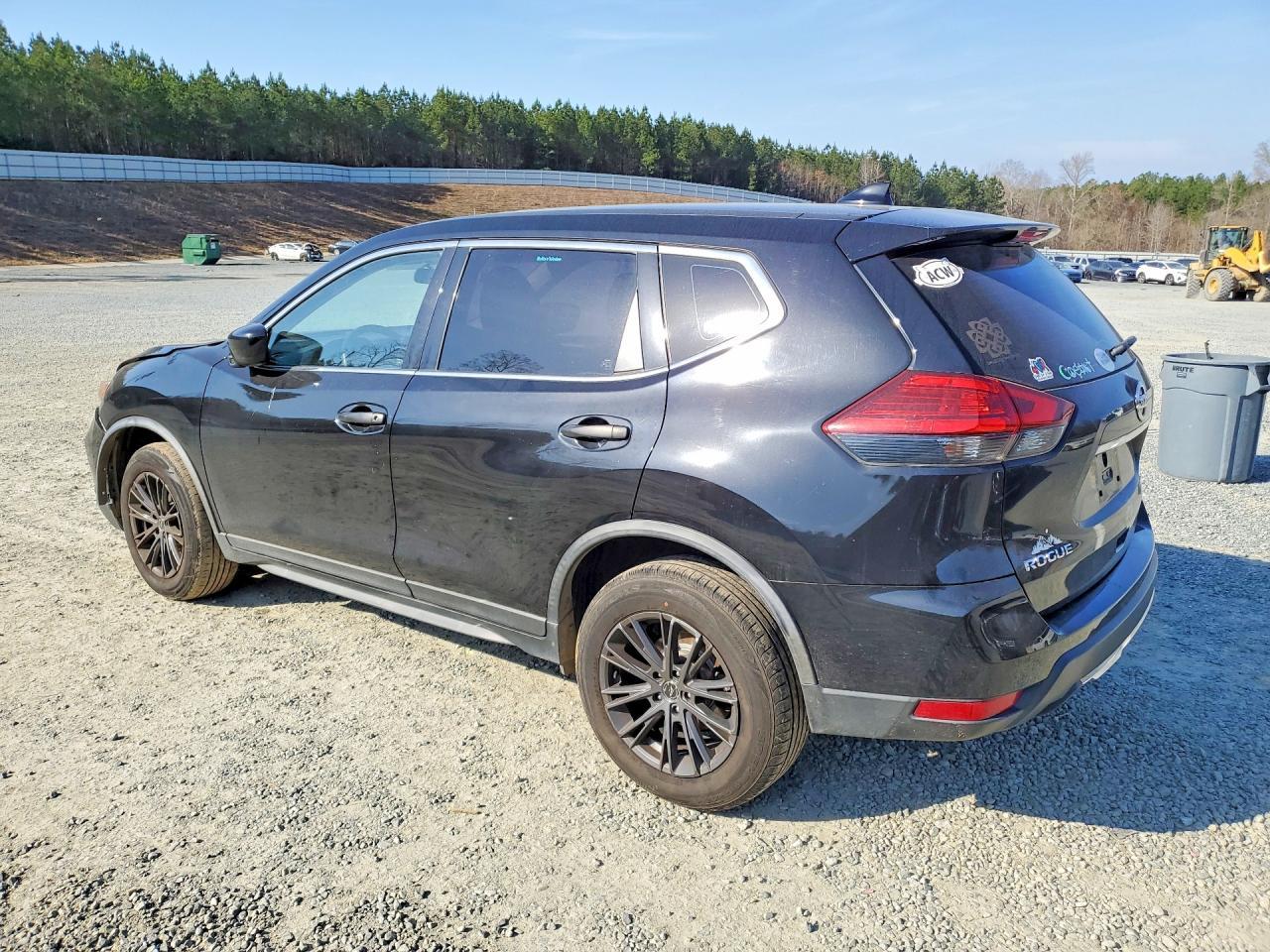 2017 Nissan Rogue S - zdjęcie 2