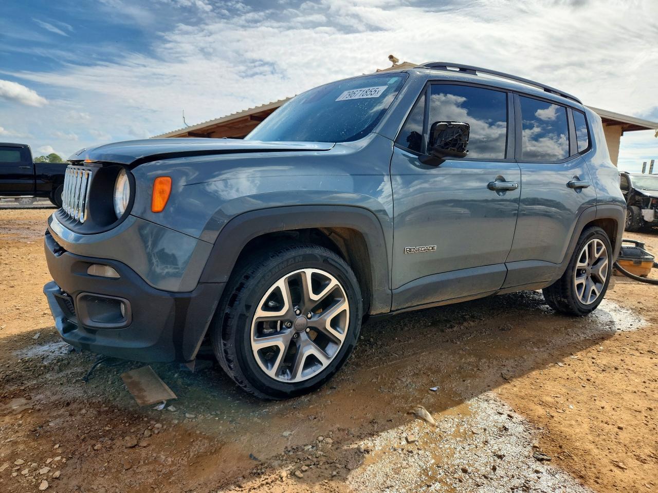 2017 Jeep Renegade Latitude - zdjęcie główne