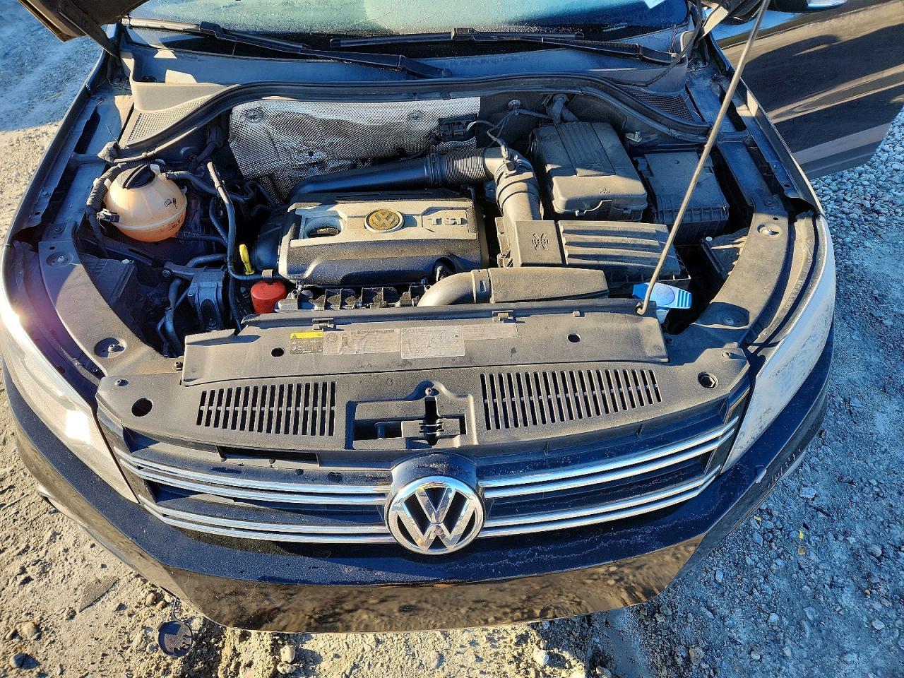 2016 Volkswagen Tiguan S - zdjęcie 12