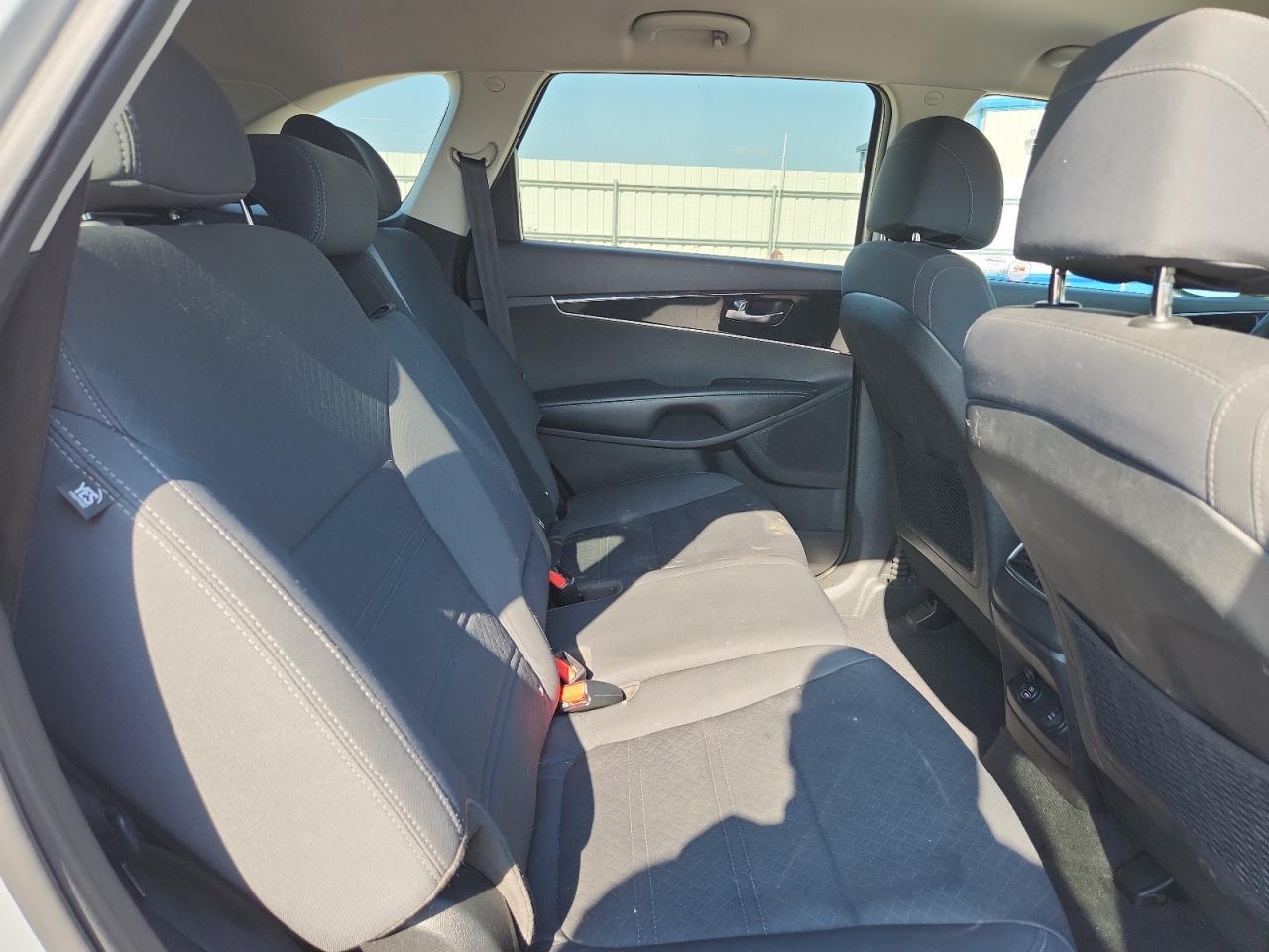 2017 Kia Sorento - zdjęcie 11