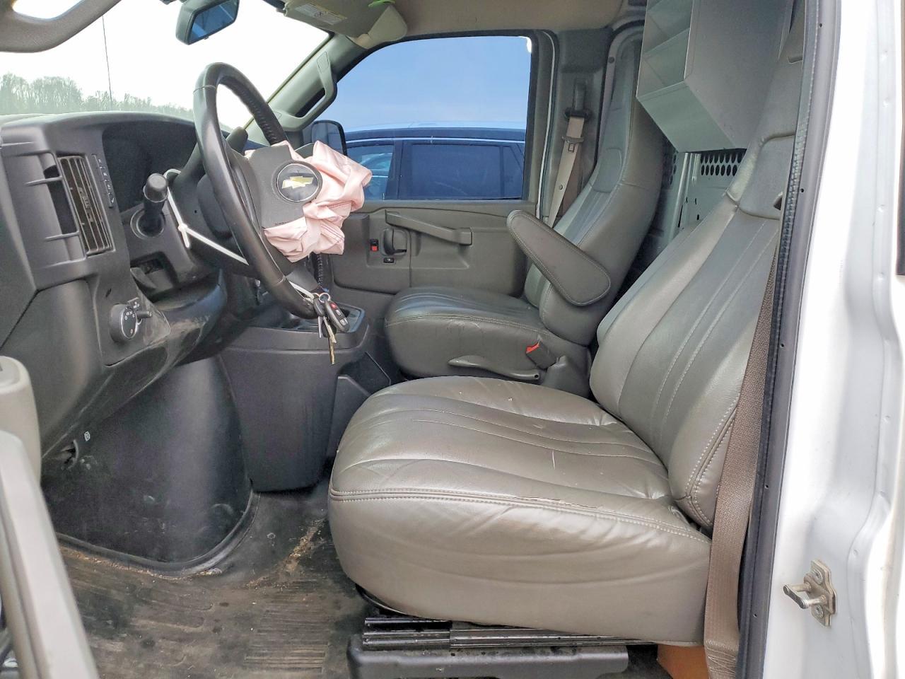 2022 Chevrolet Express G2500 - zdjęcie 7