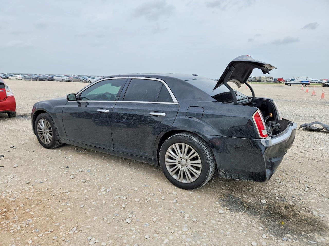 2013 Chrysler 300C Luxury - zdjęcie 2