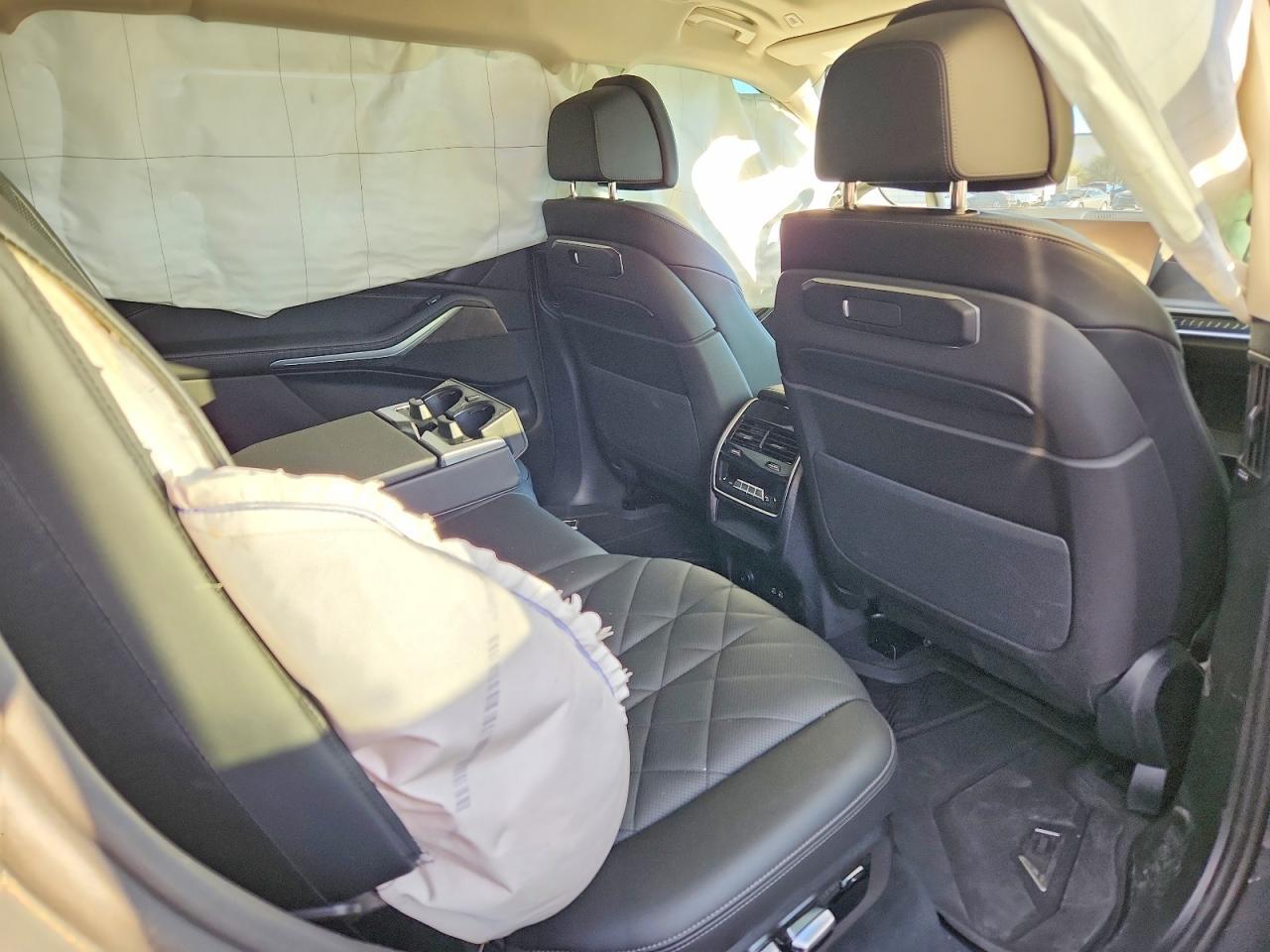 2025 BMW X7 xDrive40I - zdjęcie 11