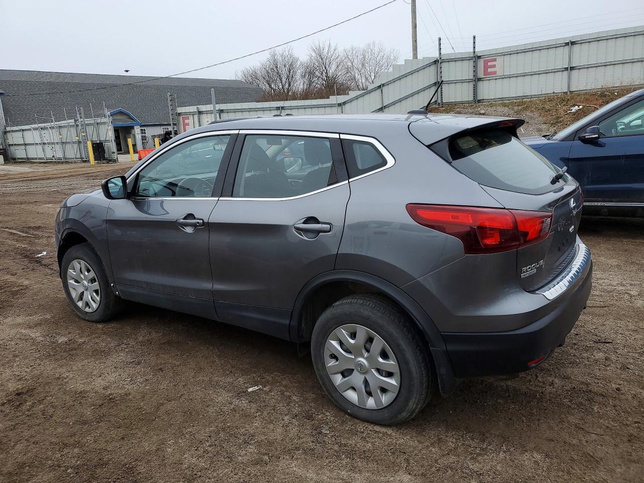 2019 Nissan Rogue Sport S - zdjęcie 2