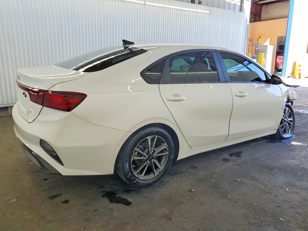 2024 Kia Forte Lxs - zdjęcie 3