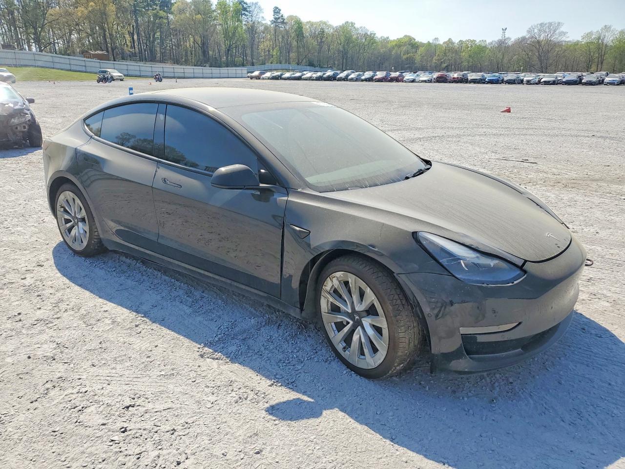 2022 Tesla Model 3 - zdjęcie 4