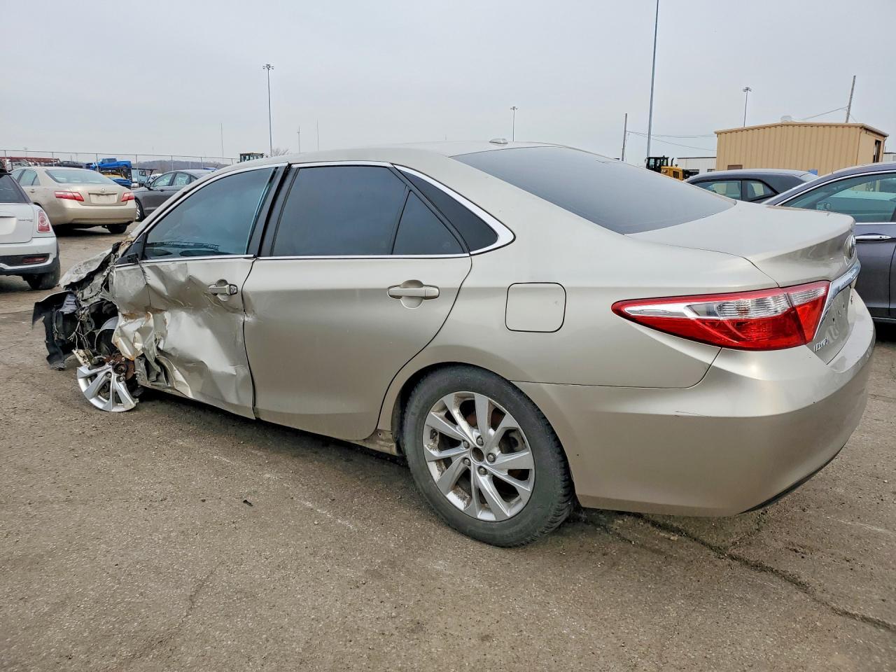 2017 Toyota Camry Xle - zdjęcie 2