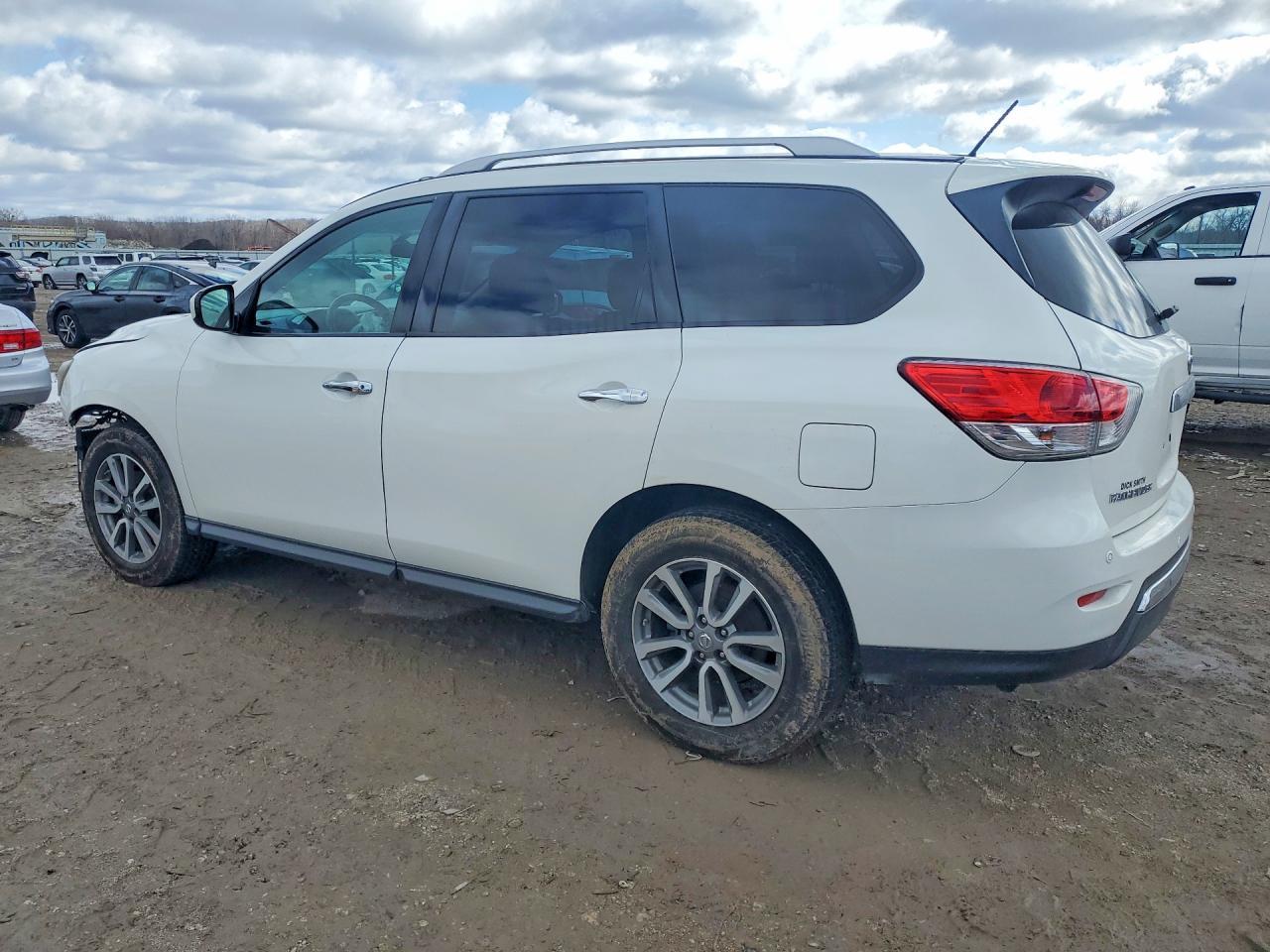 2014 Nissan Pathfinder Sv - zdjęcie 2