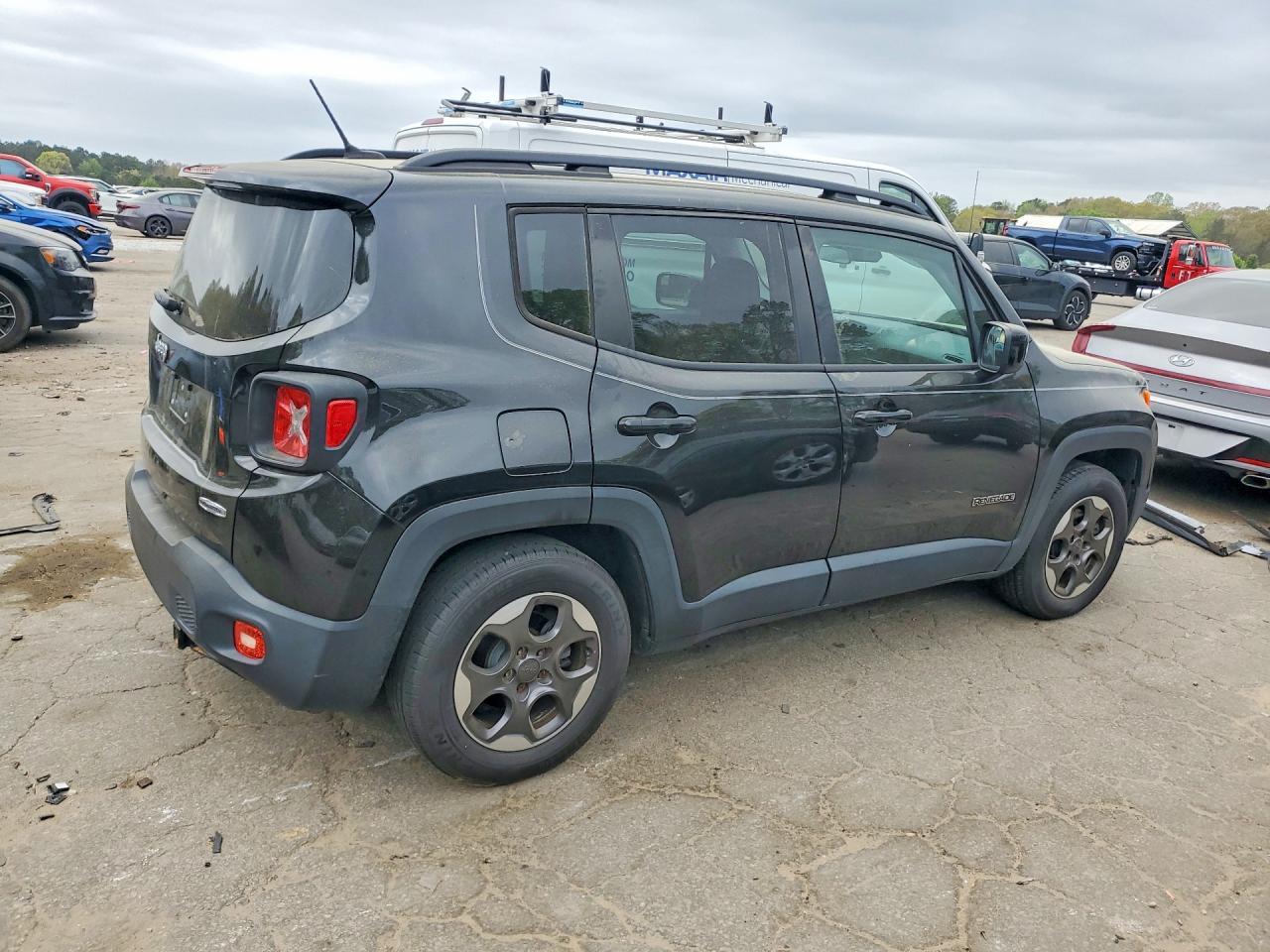 2015 Jeep Renegade Latitude - zdjęcie 3