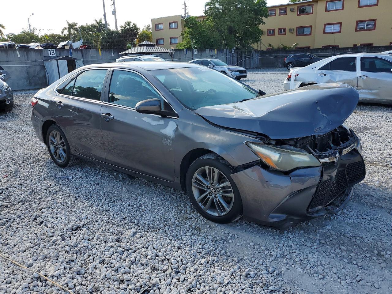 2017 Toyota Camry Se - zdjęcie 4