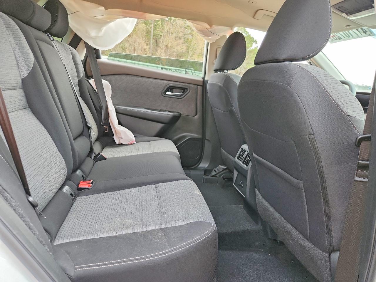 2023 Nissan Rogue Sv - zdjęcie 10