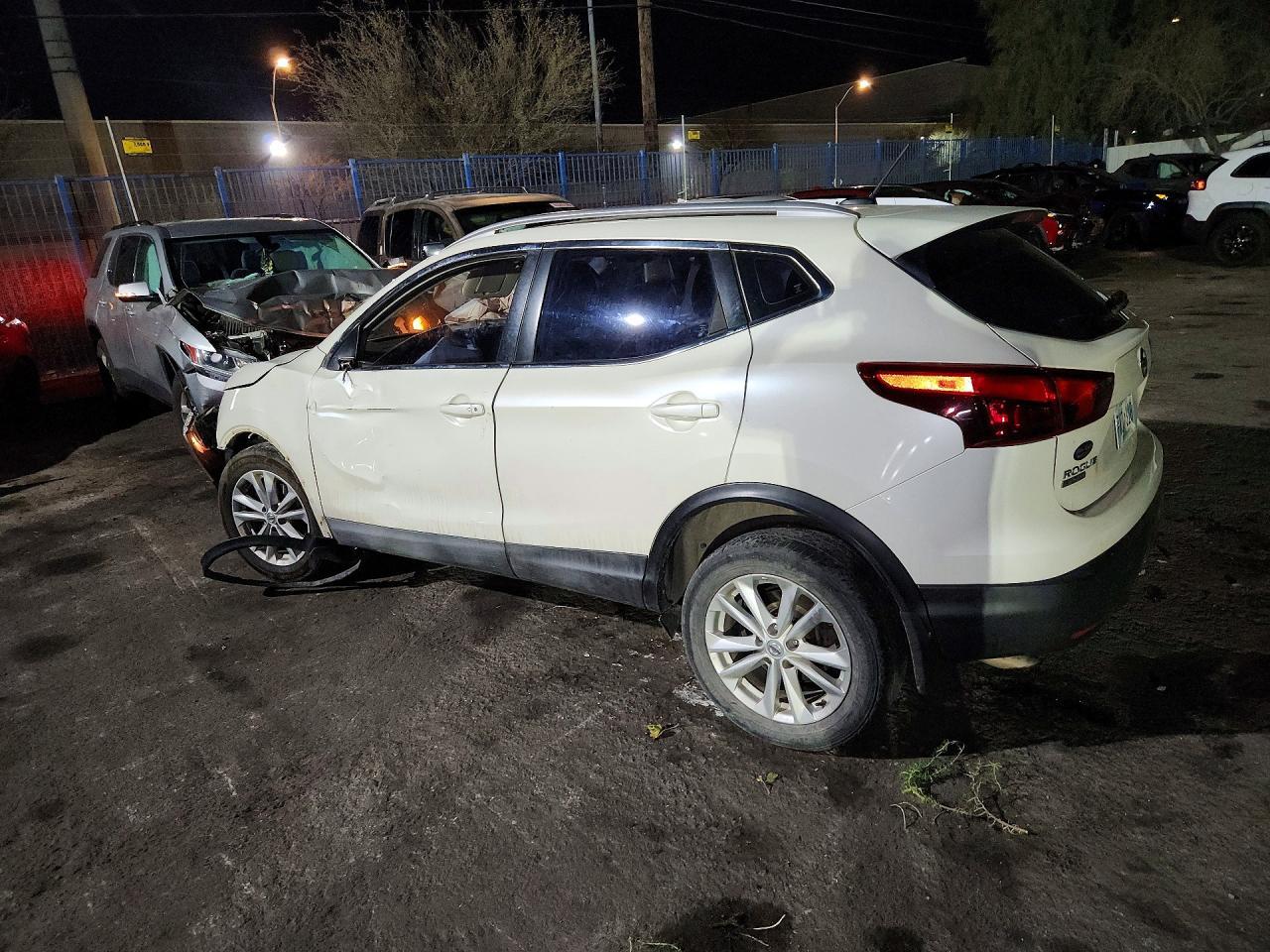2017 Nissan Rogue Sport Sv - zdjęcie 2