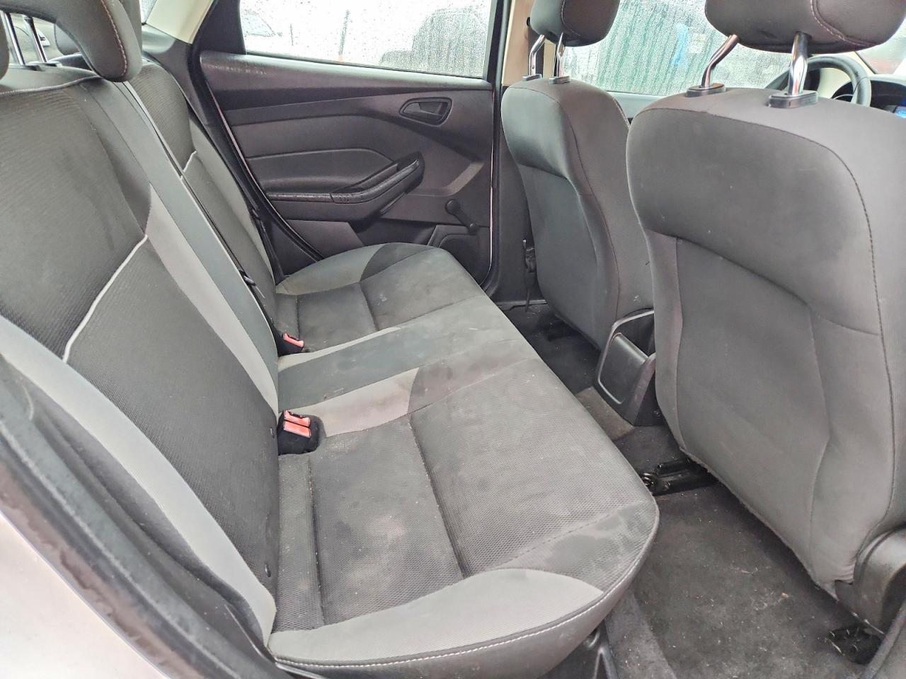 2014 Ford Focus S - zdjęcie 10