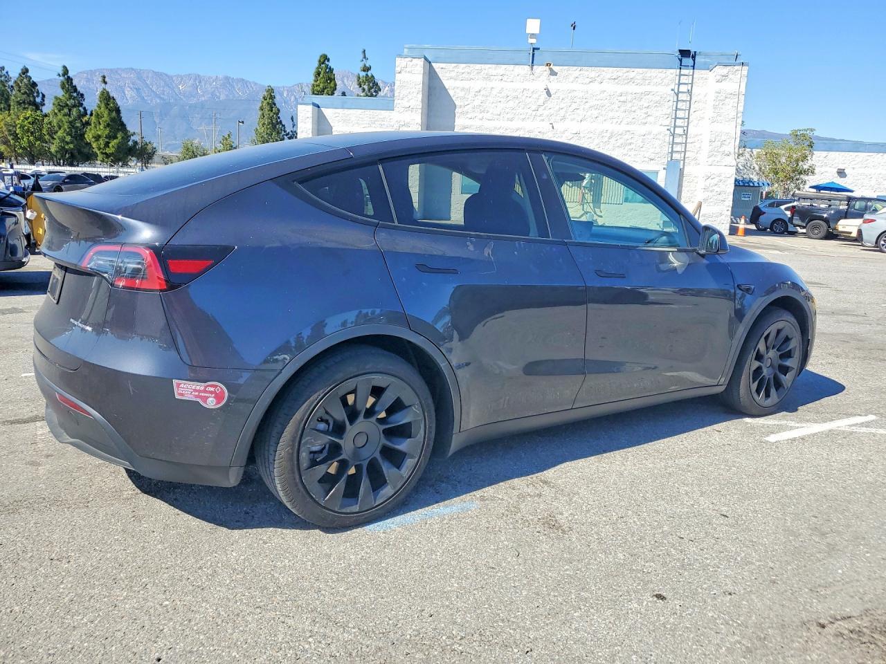 2024 Tesla Model Y - zdjęcie 3