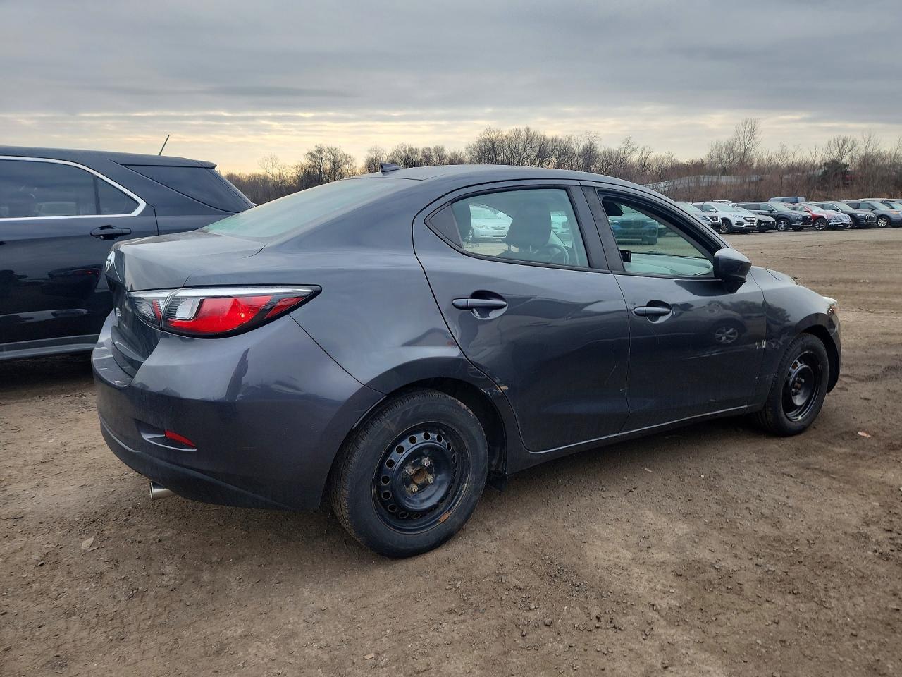 2020 Toyota Yaris L - zdjęcie 3