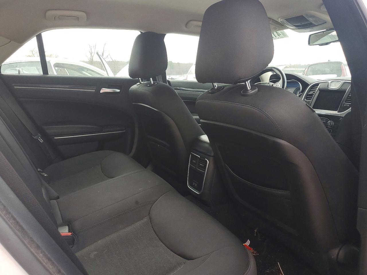 2019 Chrysler 300 Touring - zdjęcie 10