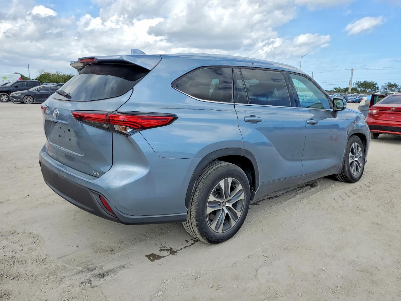 2022 Toyota Highlander Xle - zdjęcie 3