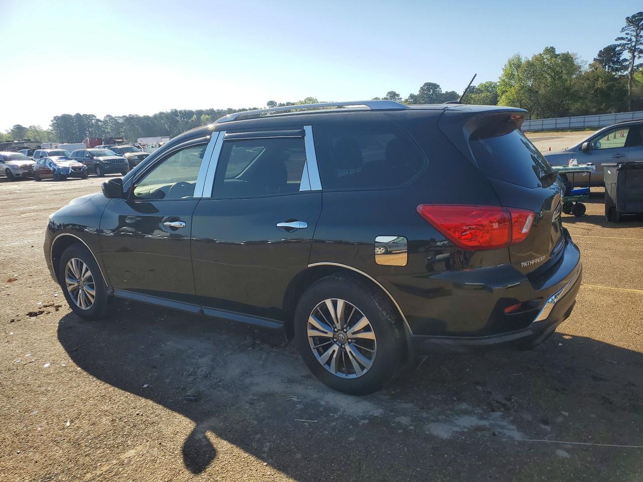 2018 Nissan Pathfinder S - zdjęcie 2
