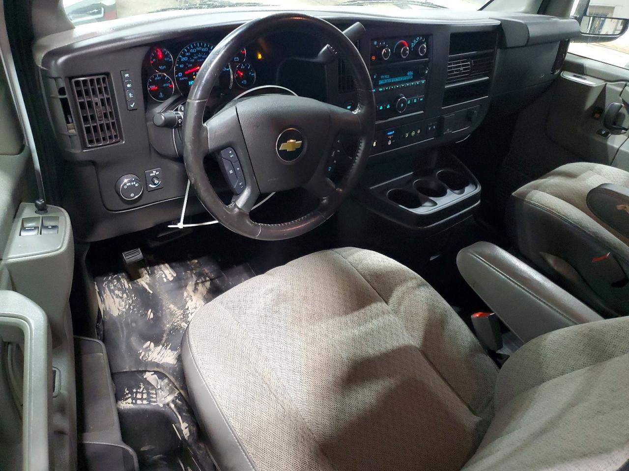 2020 Chevrolet G2500 Expr - zdjęcie 8