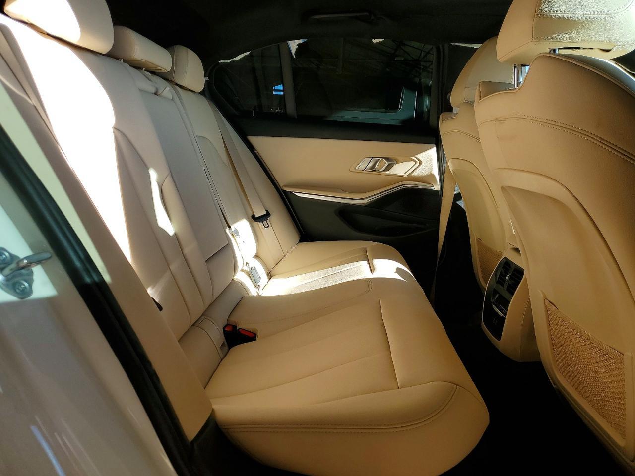 2021 BMW 330I - zdjęcie 10