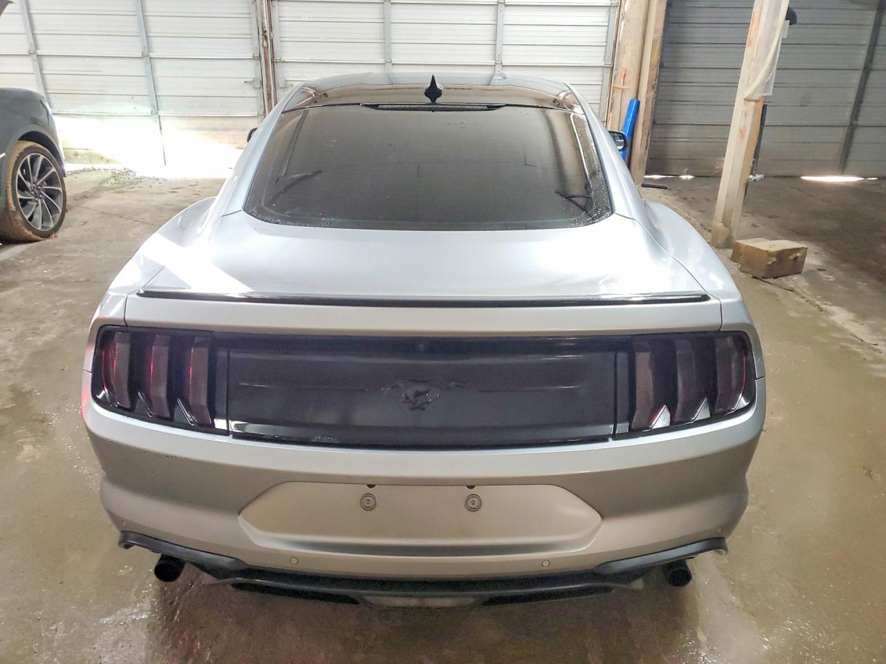 2020 Ford Mustang - zdjęcie 6