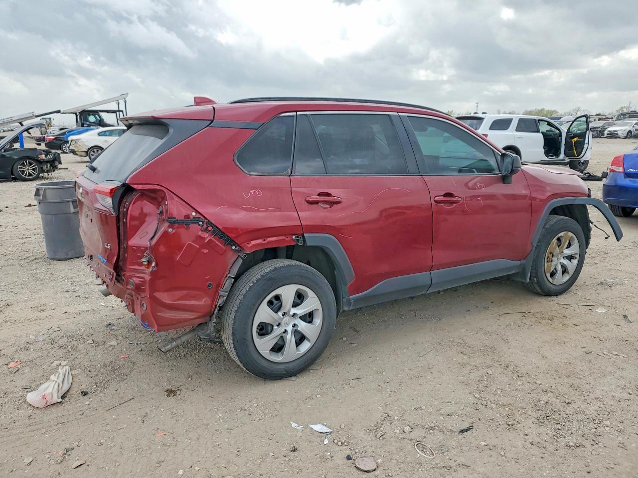 2021 Toyota Rav4 Le - zdjęcie 3